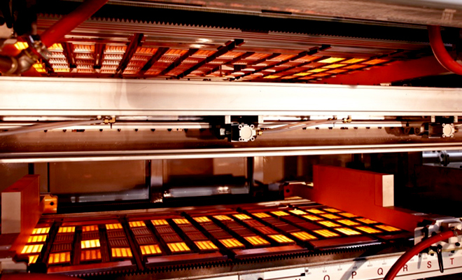 Vaccum forming machine